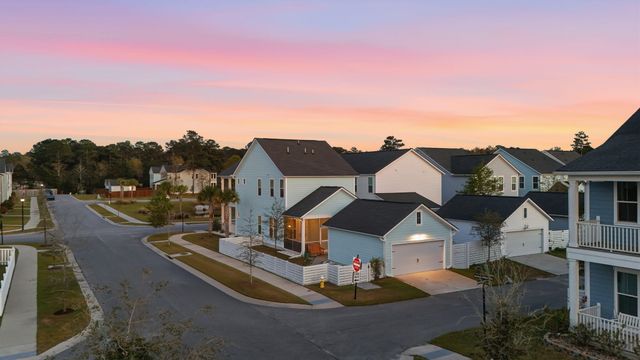 411 N Commodore Way, Summerville, SC 29483