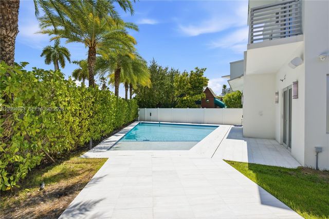 8221 NW 34th Drive, Doral, FL 33122