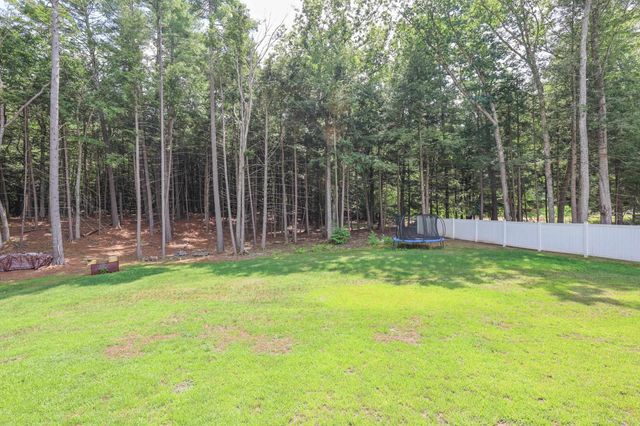 13 Pinecrest Road, Litchfield, NH 03052
