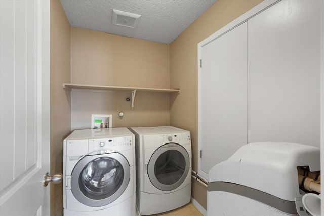 8319 Go West Road NW, Albuquerque, NM 87120