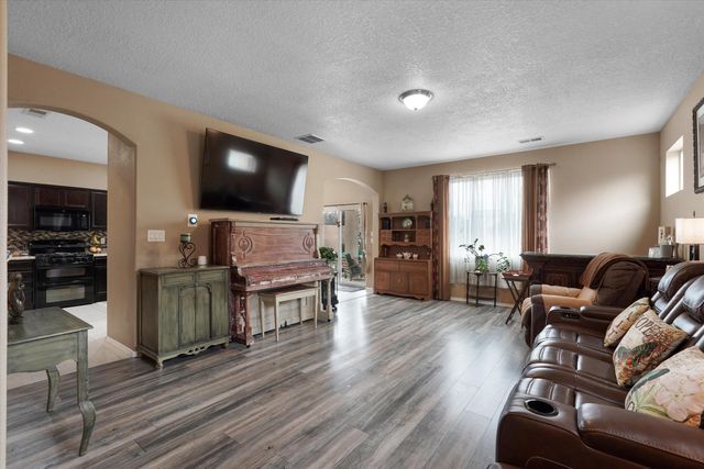 8319 Go West Road NW, Albuquerque, NM 87120