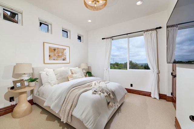 6811 VIANDA COURT, Carlsbad, CA 92009
