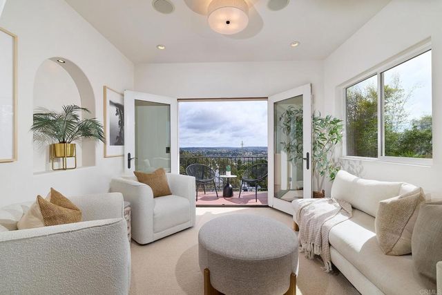 6811 VIANDA COURT, Carlsbad, CA 92009