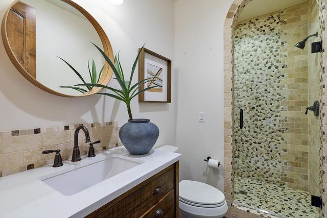 6811 VIANDA COURT, Carlsbad, CA 92009