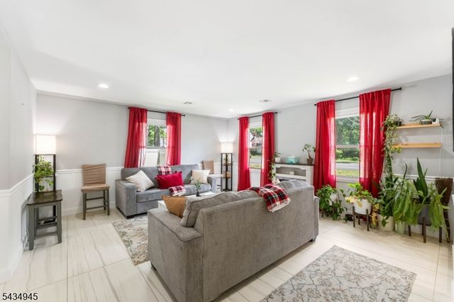 379 Old Georges Rd, North Brunswick Twp., NJ 08902