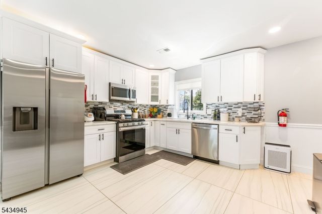 379 Old Georges Rd, North Brunswick Twp., NJ 08902