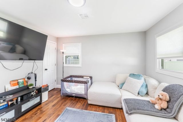 379 Old Georges Rd, North Brunswick Twp., NJ 08902