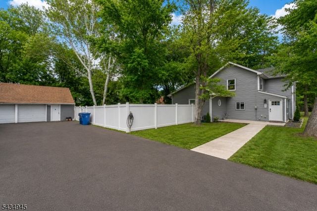 379 Old Georges Rd, North Brunswick Twp., NJ 08902