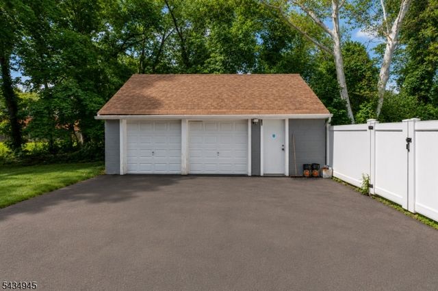 379 Old Georges Rd, North Brunswick Twp., NJ 08902