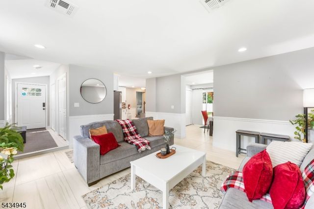 379 Old Georges Rd, North Brunswick Twp., NJ 08902