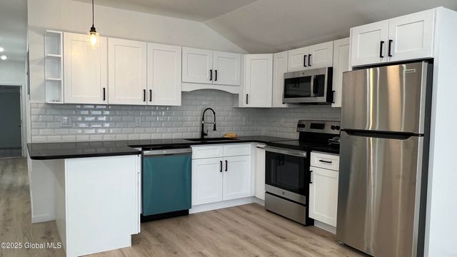 355 4th Street 2nd Flr, Troy, NY 12180