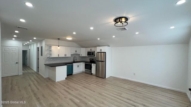 355 4th Street 2nd Flr, Troy, NY 12180