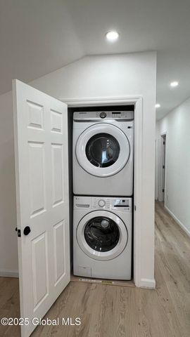 355 4th Street 2nd Flr, Troy, NY 12180