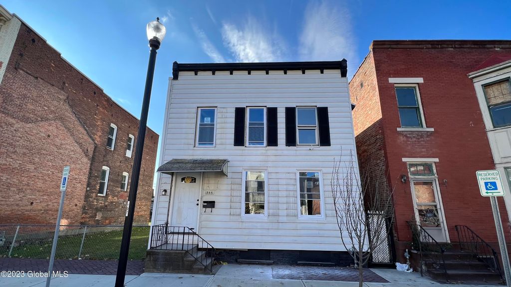 355 4th Street 2nd Flr, Troy, NY 12180