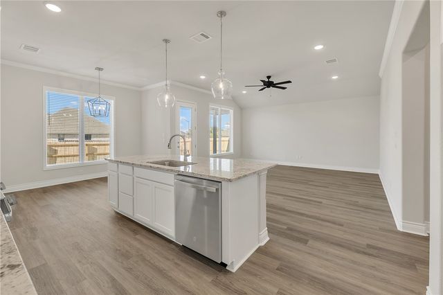 4089 Crestmont Drive, College Station, TX 77845