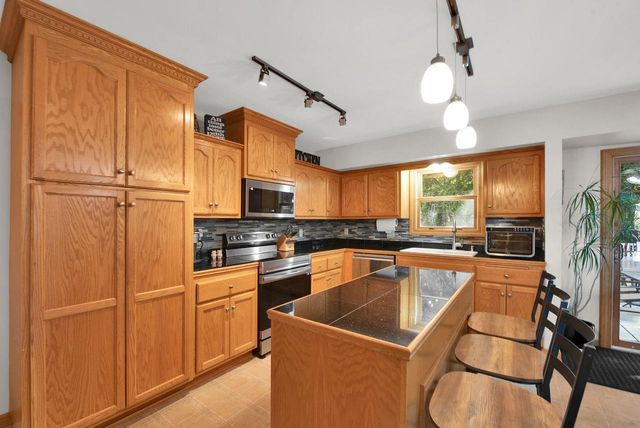 5715 Marwood DRIVE, Racine, WI 53402