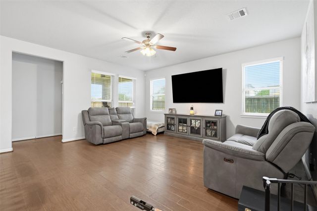 428 Kohls Crest Road, La Porte, TX 77571