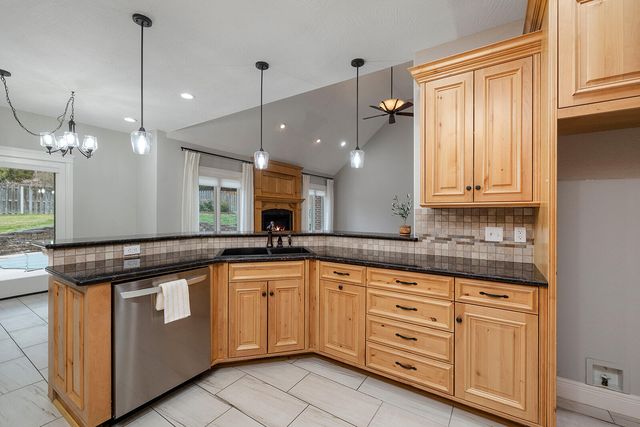 3953 E Windsmore Drive, Springfield, MO 65802