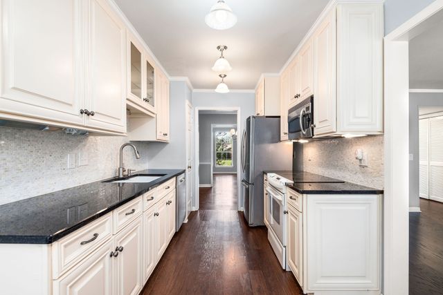 107 Boxwood Dr, Franklin, TN 37069