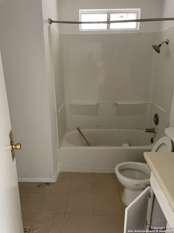 5242 RUBIDOUX DR, San Antonio, TX 78228