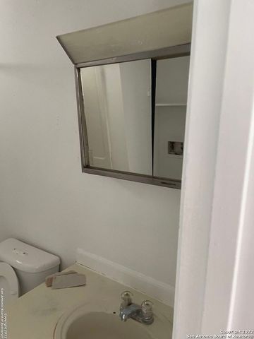 5242 RUBIDOUX DR, San Antonio, TX 78228