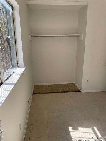 5242 RUBIDOUX DR, San Antonio, TX 78228