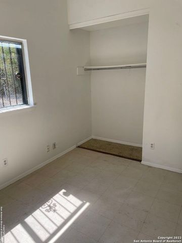 5242 RUBIDOUX DR, San Antonio, TX 78228