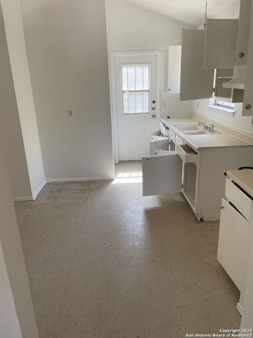 5242 RUBIDOUX DR, San Antonio, TX 78228