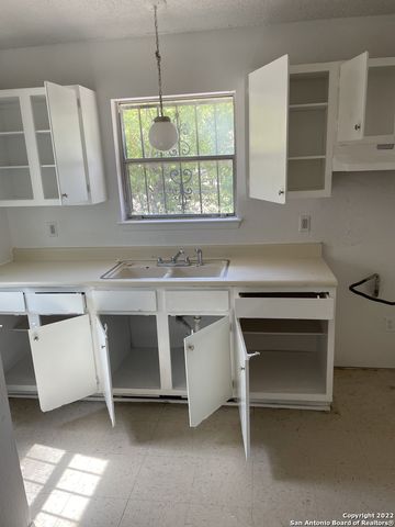 5242 RUBIDOUX DR, San Antonio, TX 78228