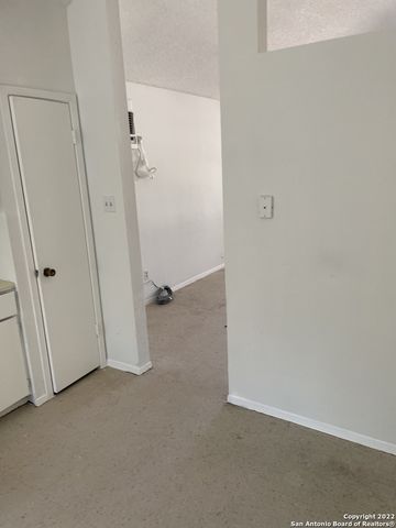 5242 RUBIDOUX DR, San Antonio, TX 78228