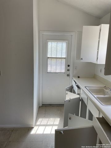 5242 RUBIDOUX DR, San Antonio, TX 78228