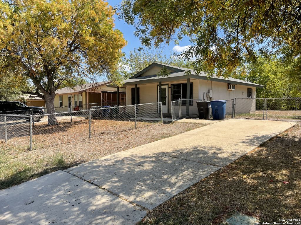 5242 RUBIDOUX DR, San Antonio, TX 78228