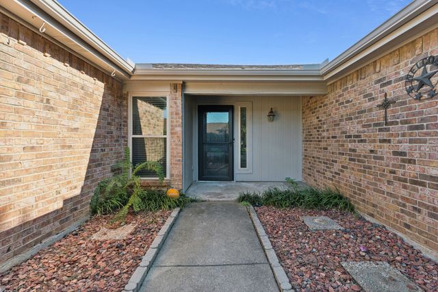 1402 Sonora Court, Arlington, TX 76012