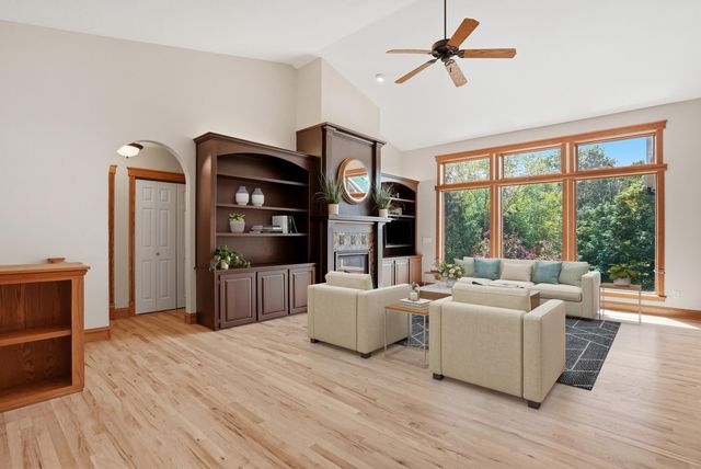4702 GARDEN BROOK CT, Columbia, MO 65203