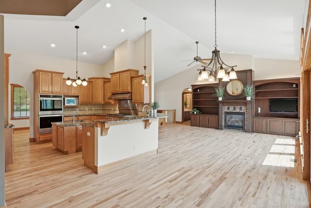4702 GARDEN BROOK CT, Columbia, MO 65203