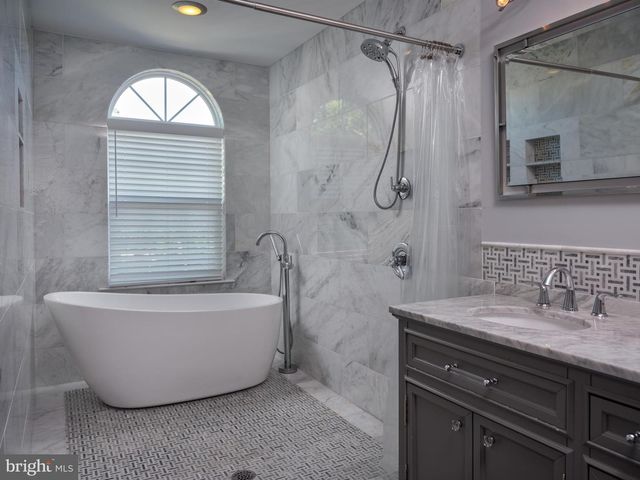 15 ASPEN CT, Newtown, PA 18940