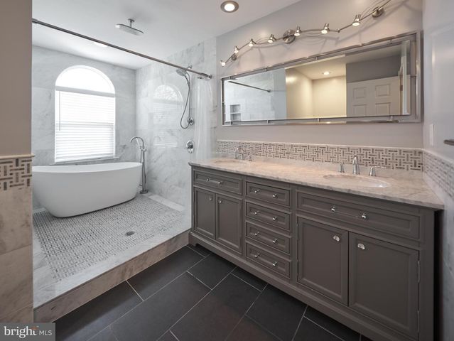 15 ASPEN CT, Newtown, PA 18940