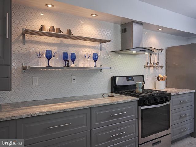 15 ASPEN CT, Newtown, PA 18940