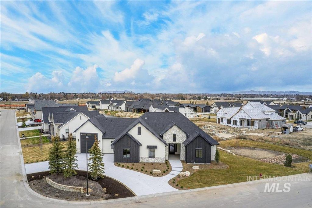 549 Joy Ave, Middleton, ID 83644 photo 2