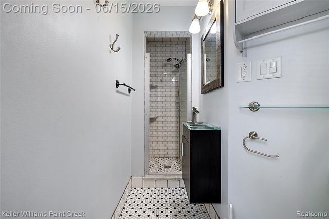 608 E Windemere Avenue, Royal Oak, MI 48073