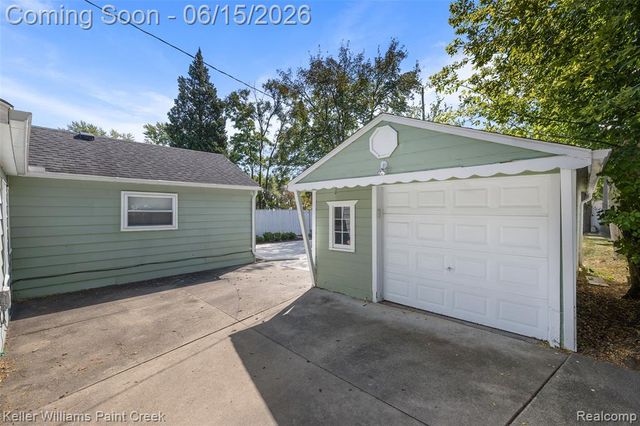 608 E Windemere Avenue, Royal Oak, MI 48073