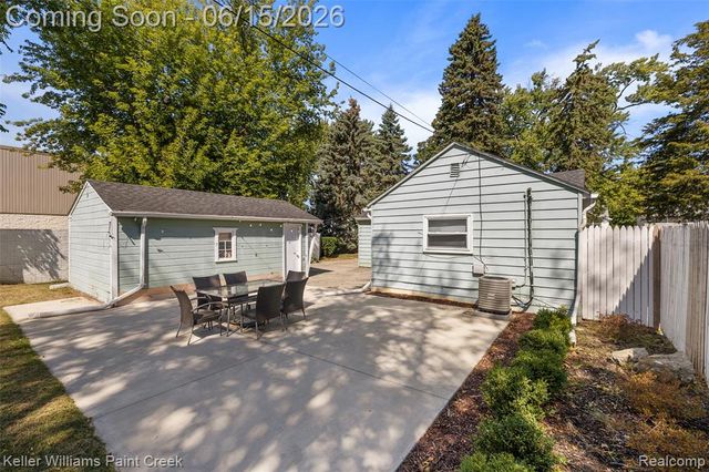 608 E Windemere Avenue, Royal Oak, MI 48073