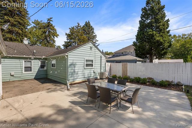 608 E Windemere Avenue, Royal Oak, MI 48073