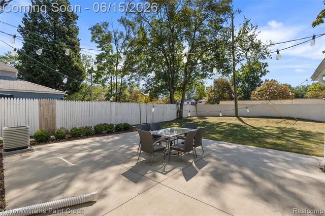 608 E Windemere Avenue, Royal Oak, MI 48073