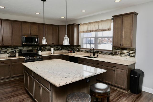 10052 Pearwood Drive, St. John, IN 46373