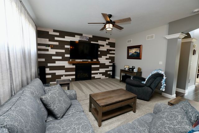 10052 Pearwood Drive, St. John, IN 46373