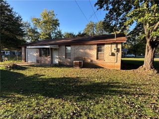1111 Fuller Street, Paris, AR 72855