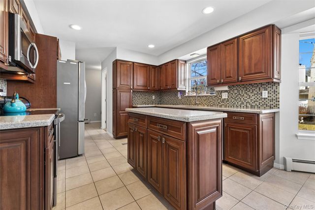 9 Village Drive, Medford, NY 11763