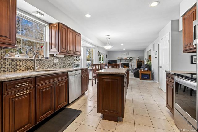 9 Village Drive, Medford, NY 11763