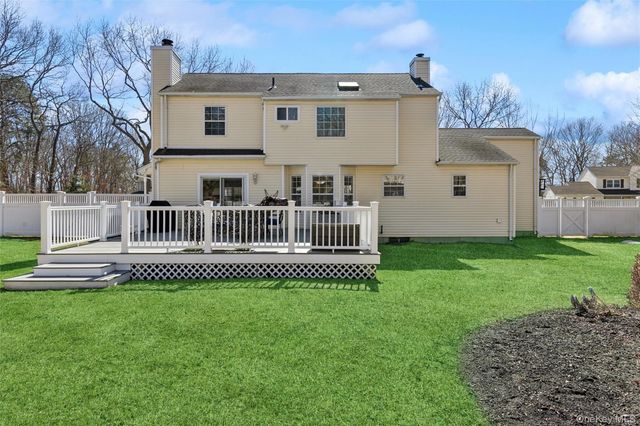 9 Village Drive, Medford, NY 11763